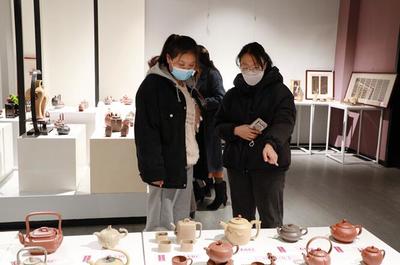 我校成功承办第七届江苏省工艺美术“艺博杯”陶艺创新作品展暨陶艺论文评比活动